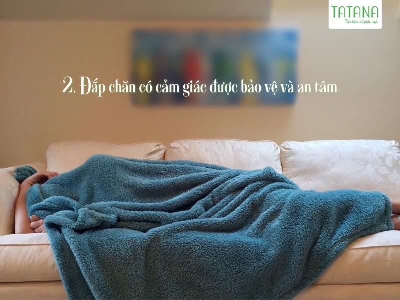 Đắp chăn có cảm giác được bảo vệ và an tâm