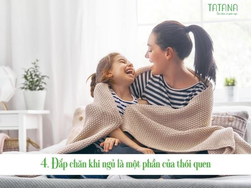 Đắp chăn khi ngủ là một phần của thói quen